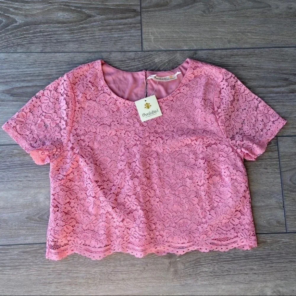 NWT Available by Angela Fashion Lace Crop Top